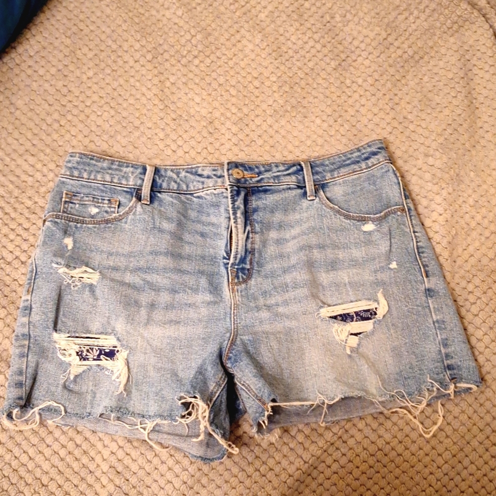 Old Navy Light wash ripped jeans shorts size 14